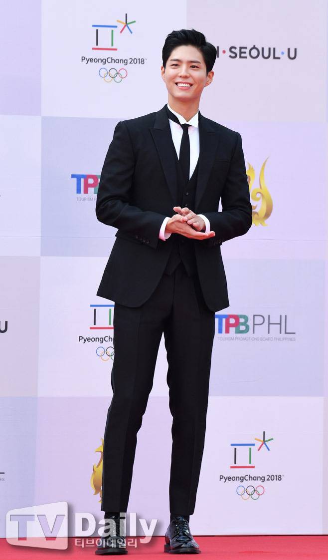 오늘자 쓰리피스 수트 입은 박보검.jpg | 인스티즈