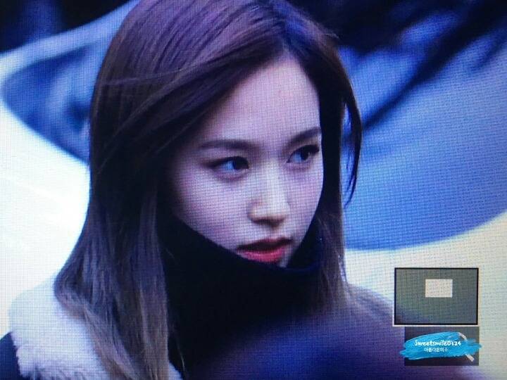 [트와이스] 목폴라와 무스탕을 입은 미나 | 인스티즈