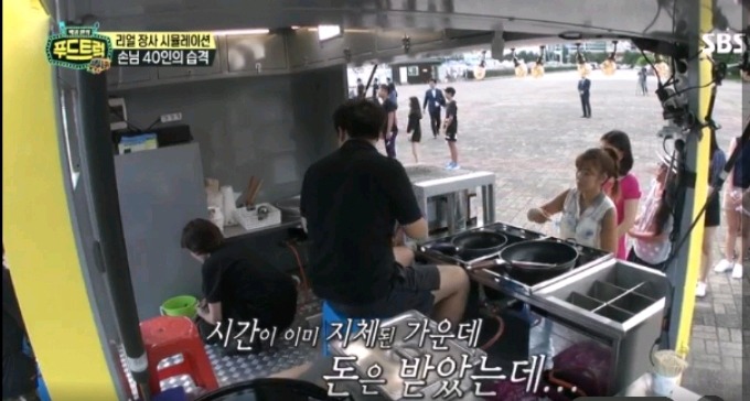 카메라 없었으면 손님들 다 떠났을거같은 푸드트럭 윤아네 | 인스티즈