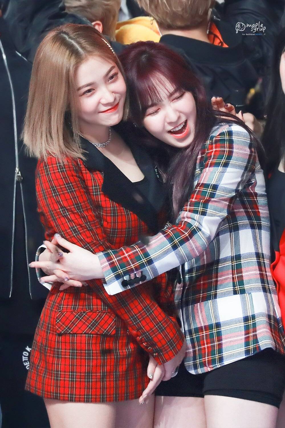 [레드벨벳] 스무살 예리를 축하해주는 훈훈한 언니들 | 인스티즈