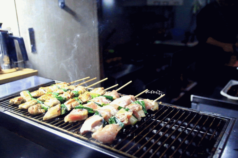 맛있는 간식! 출출할땐~ 닭꼬치 움짤 gif | 인스티즈