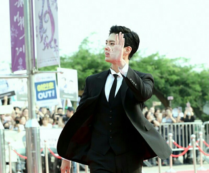 오늘자 쓰리피스 수트 입은 박보검.jpg | 인스티즈