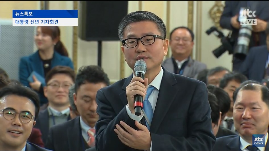 수호랑 인형 들고 나야나!!했던 강원도민일보 남궁창성 기자 | 인스티즈