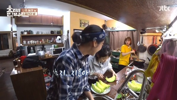 [효리네민박] 동갑내기 친구들을 만난 아이유 .jpg | 인스티즈