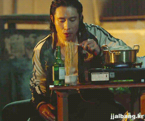 먹방에도 독보적인 연기력이 보이는 이병헌.gif | 인스티즈