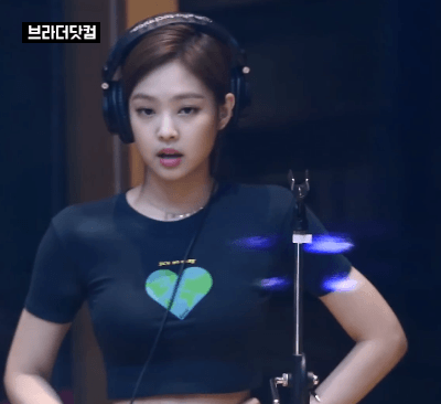 어깨마저 이쁜 제니 직각어깨 클라스.gif | 인스티즈