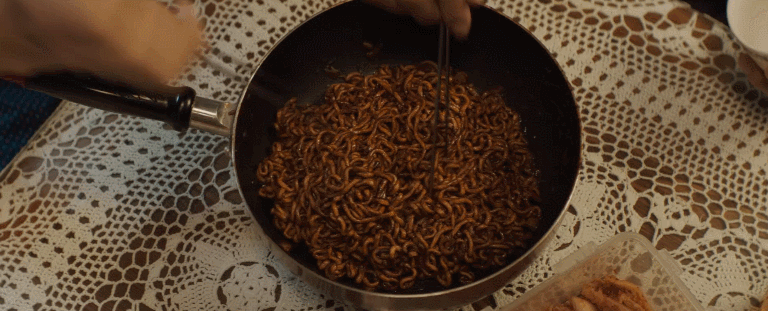 먹방에도 독보적인 연기력이 보이는 이병헌.gif | 인스티즈