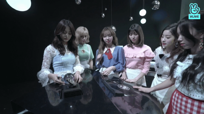 이젠 조명한테도 공격 당하는 트와이스 서열 꼴지.gif | 인스티즈