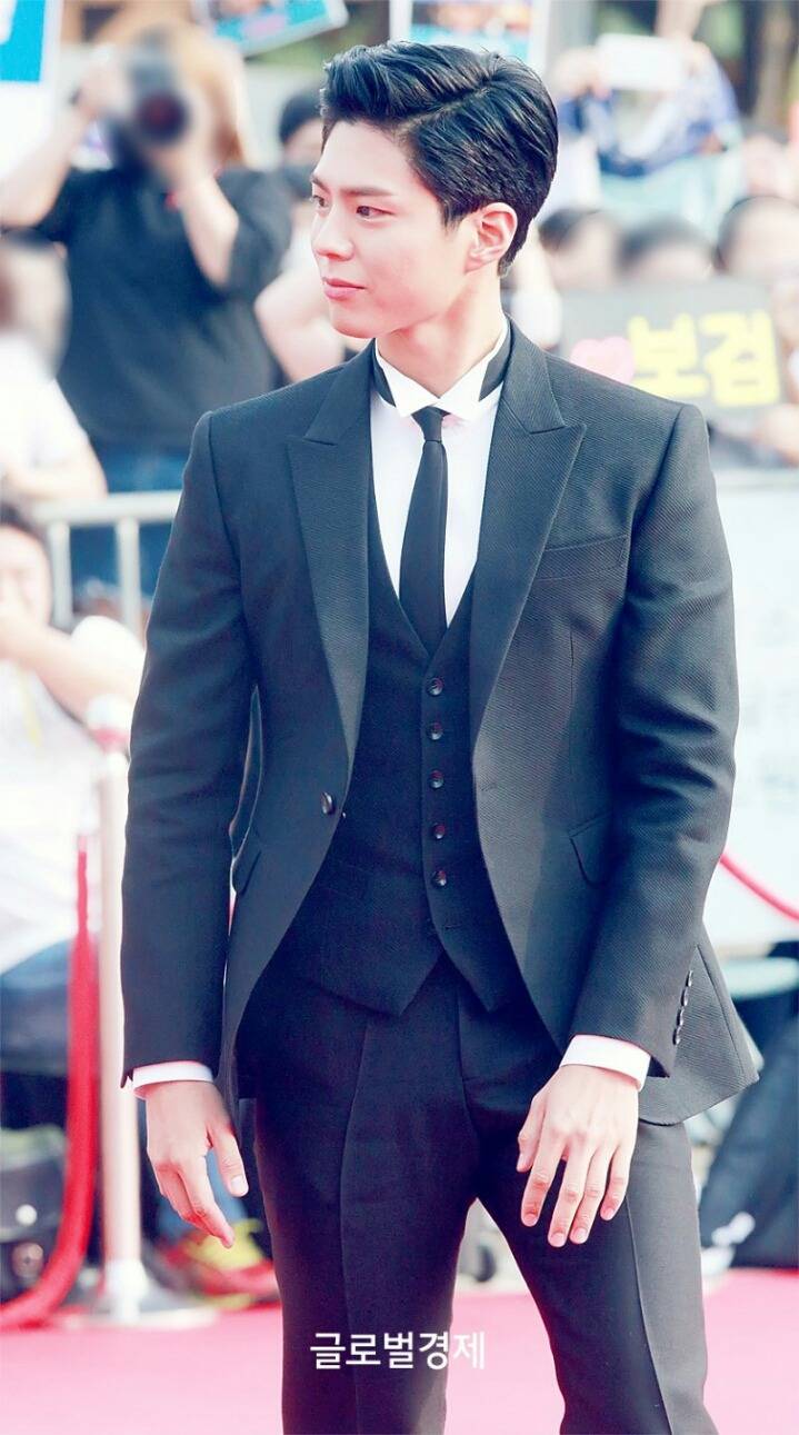 오늘자 쓰리피스 수트 입은 박보검.jpg | 인스티즈