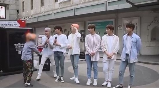 길거리 공연도중 상인에게 복부 가격당한 아이돌 | 인스티즈