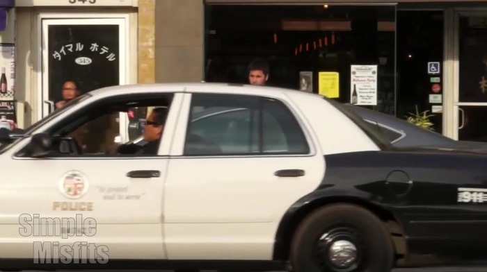 백인과 흑인이 자동차 문 따려고 할 때의 반응 차이 | 인스티즈