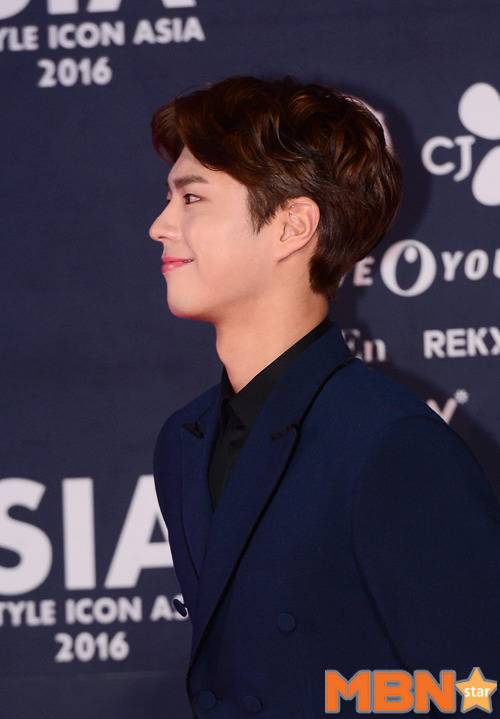 어제자 박보검 수트빨 | 인스티즈