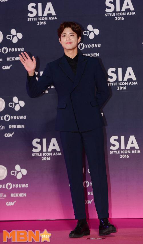 어제자 박보검 수트빨 | 인스티즈