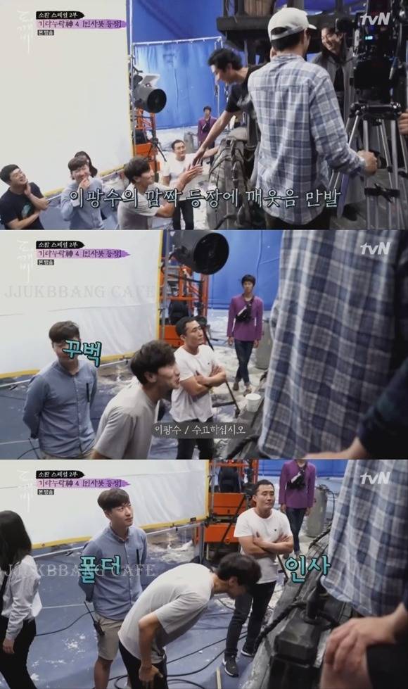 실제로 배우들이 촬영장에서 흔히 볼 수 있는 광경.gif | 인스티즈