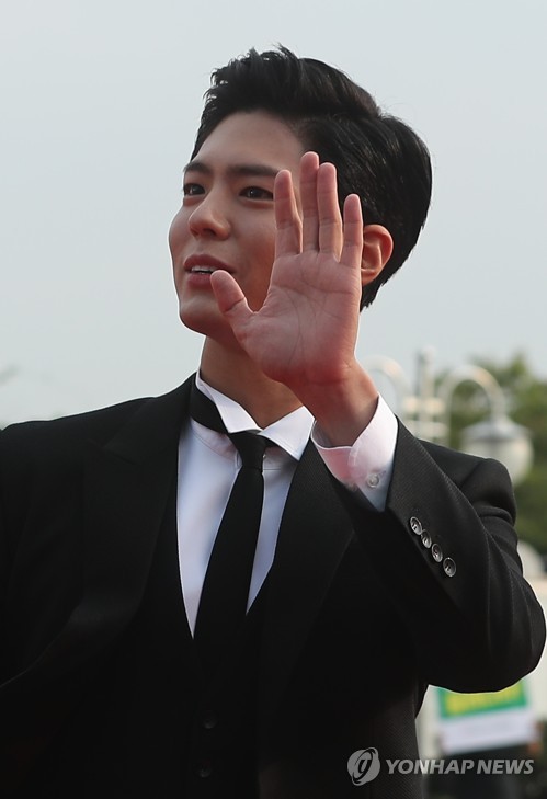 오늘자 쓰리피스 수트 입은 박보검.jpg | 인스티즈