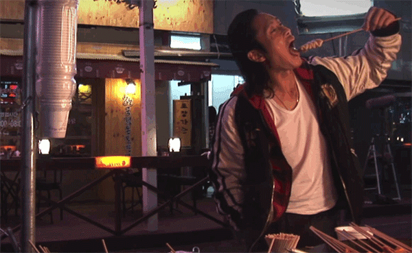 먹방에도 독보적인 연기력이 보이는 이병헌.gif | 인스티즈