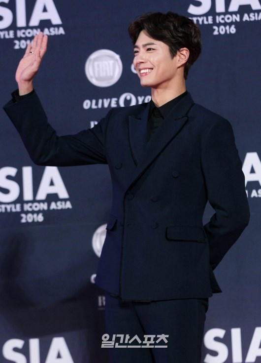 어제자 박보검 수트빨 | 인스티즈