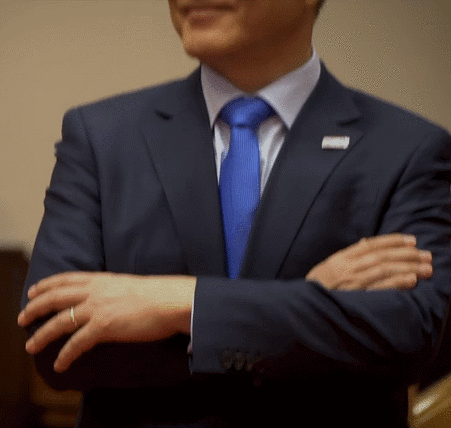 영국 글로벌 잡지 모노클 촬영 하시는 문재인 대통령.gif | 인스티즈