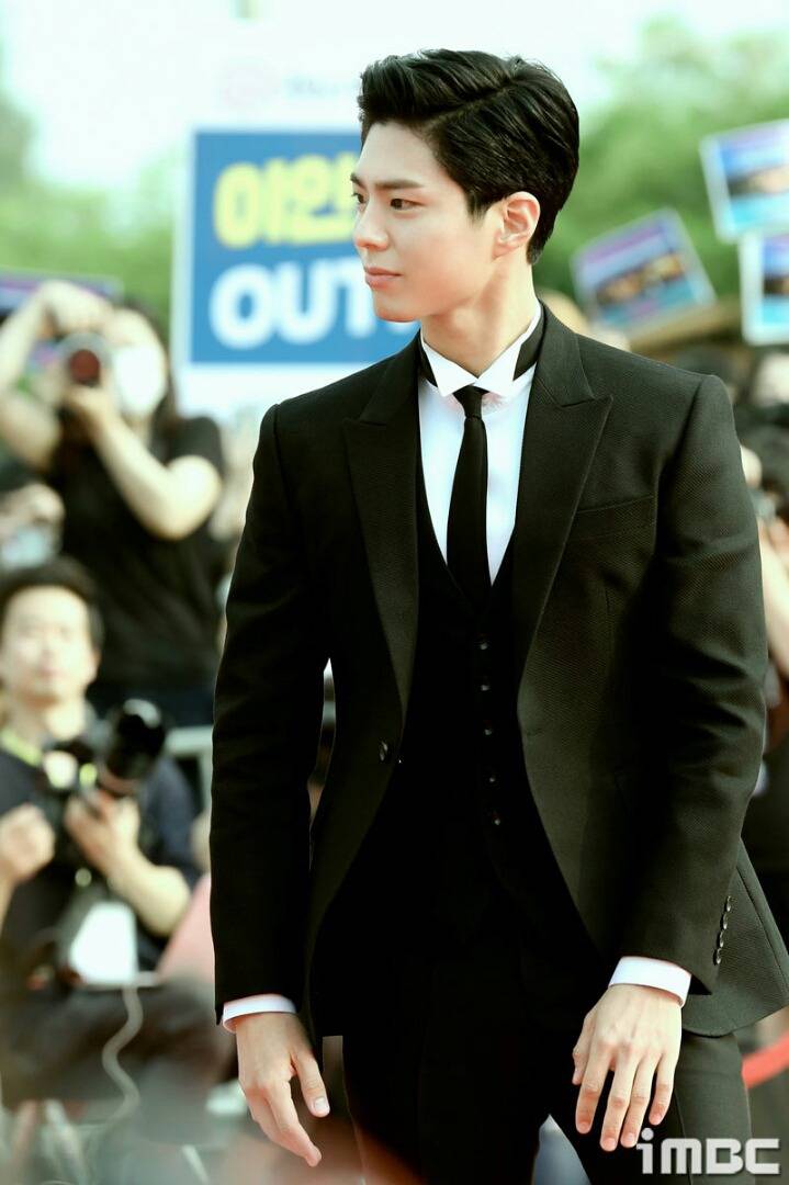 오늘자 쓰리피스 수트 입은 박보검.jpg | 인스티즈