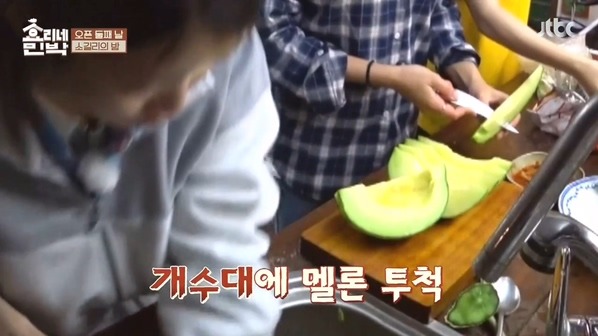 [효리네민박] 동갑내기 친구들을 만난 아이유 .jpg | 인스티즈