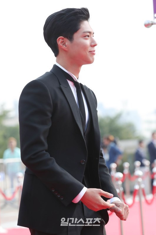 오늘자 쓰리피스 수트 입은 박보검.jpg | 인스티즈