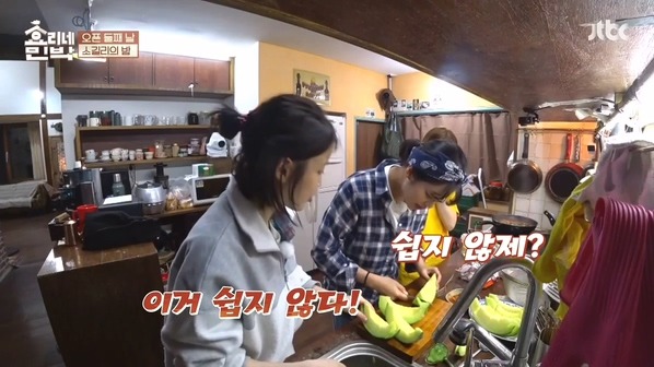 [효리네민박] 동갑내기 친구들을 만난 아이유 .jpg | 인스티즈