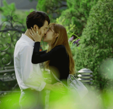 사람 설레게 대본에 없는 행동 시전하시는 조인성.gif (설렘주의) | 인스티즈