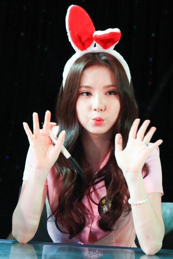 여자친구 에서 제일 눈이 가는 아이.jpg (feat.은하) | 인스티즈