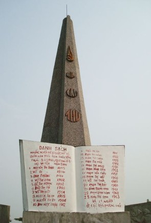 베트남 민간인 학살은 안된 일이지만 어쩔 수 없었어 강대국 미국이 파병하랬는데 어떻게 거절했겠어 그리고 공식사과도 했어ㅠㅠ(feat.박정희) | 인스티즈