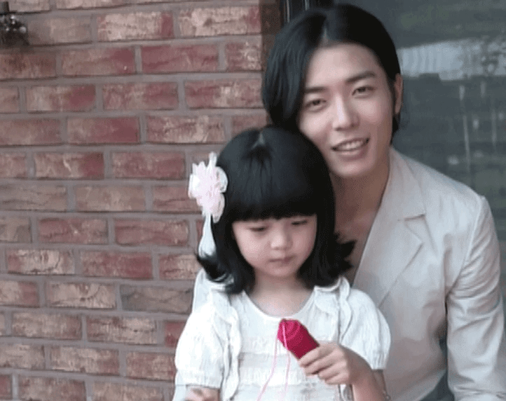 [메이킹짤] 아역배우 보고 예뻐 죽는 남자배우들 | 인스티즈