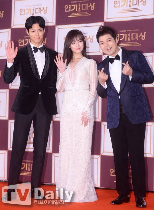 오늘자 흑발로 염색한 박보검.JPG | 인스티즈