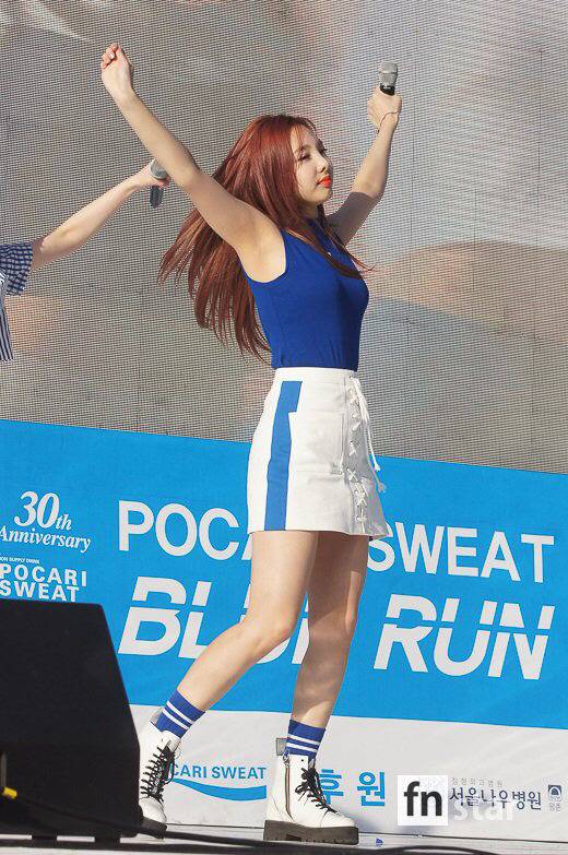 포카리 스웨트로 트둥이🌺꽃 9송이 개화시키는 나연이🐰 | 인스티즈