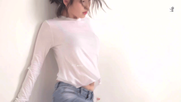 꿈틀대는 아이유.GIF | 인스티즈