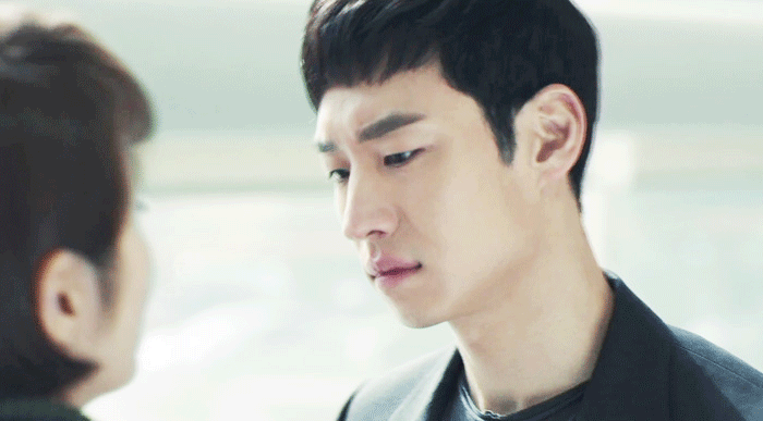 [시그널] 항상 미묘하게 그려서 더 설레는 김은희작가의 특유의 러브라인 유형 (김혜수&조진웅 / 김혜수&이제훈) | 인스티즈