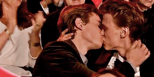 흔한 노르웨이 남배우들의 시상식 키스타임(feat. skam) | 인스티즈