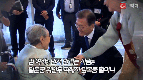 유미야...이니가 안뇽할때마다 나 돈다.... | 인스티즈