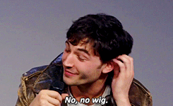 신비한 동물사전 크레덴스의 헤어스타일에 대해 설명하는 에즈라 밀러.gif | 인스티즈