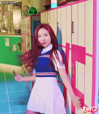 포카리 스웨트로 트둥이🌺꽃 9송이 개화시키는 나연이🐰 | 인스티즈