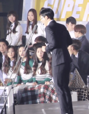 시상하다 춤추는 유느를 본 아이돌들.gif | 인스티즈