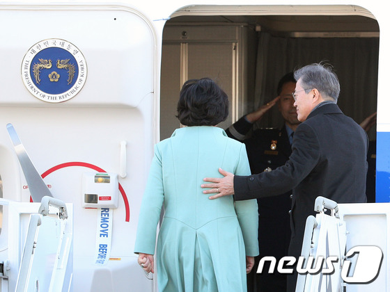 문재인 대통령 중국 방문길..흐뭇한 장면 | 인스티즈