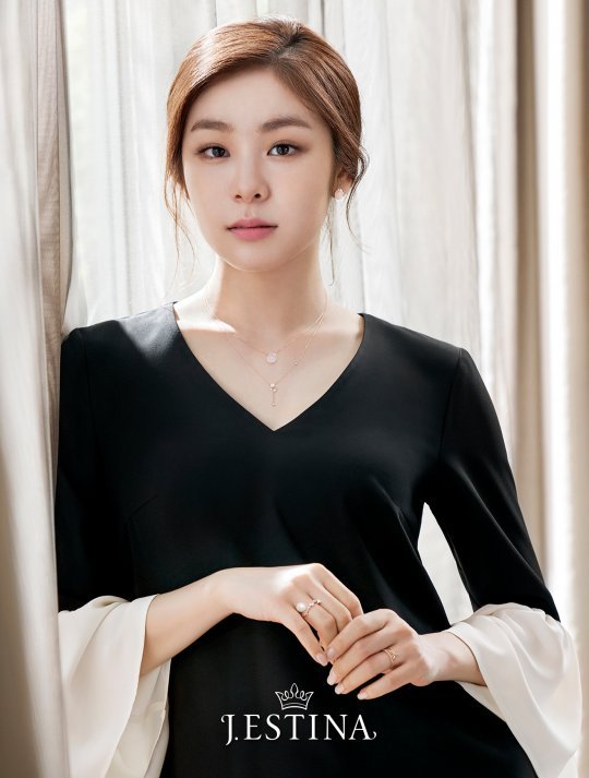 귀티 존엄 오늘자 퀸연아 쥬얼리 화보컷 3장 | 인스티즈