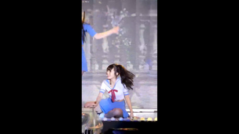 폭우속에서 노래하고 춤추는 가수들.jpg | 인스티즈