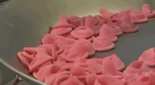 콘돔이 만들어지는 과정.gif | 인스티즈