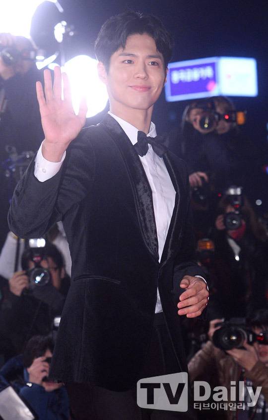 오늘자 흑발로 염색한 박보검.JPG | 인스티즈