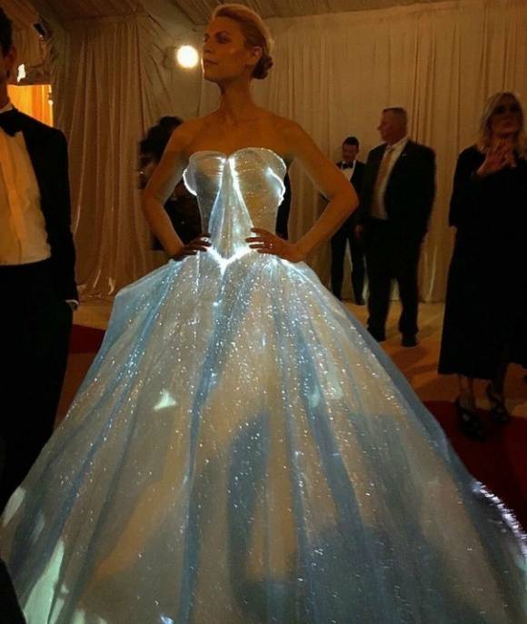 오늘자 현실 신데렐라 드레스.jpg | 인스티즈