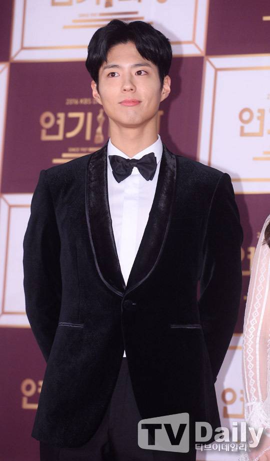 오늘자 흑발로 염색한 박보검.JPG | 인스티즈