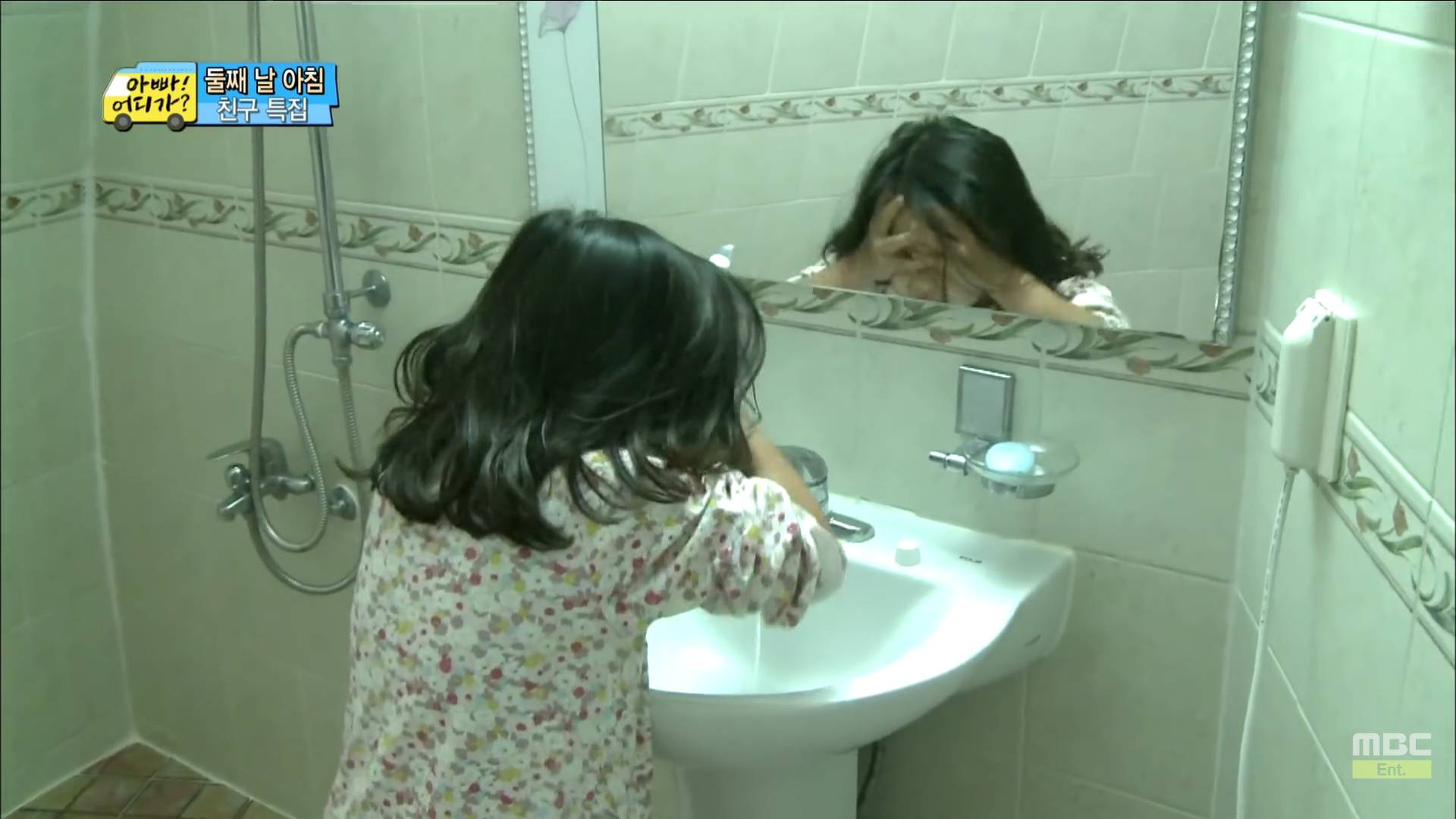 [아빠어디가] 세수하는 것도 똑 닮은 빈이와 빈이 친구 예서 | 인스티즈