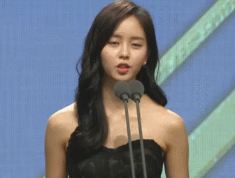 오늘자 앞머리 깐 김소현.jpgif | 인스티즈