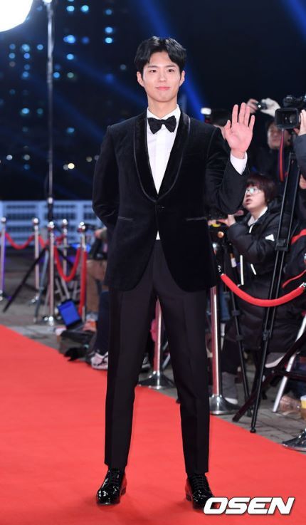 오늘자 흑발로 염색한 박보검.JPG | 인스티즈