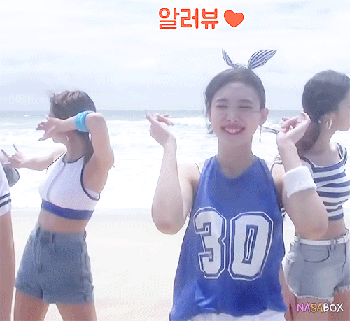 Absolute 한병 마신 듯 신난 나연이 ㅋㅋㅋㅋㅋㅋㅋㅋㅋ | 인스티즈